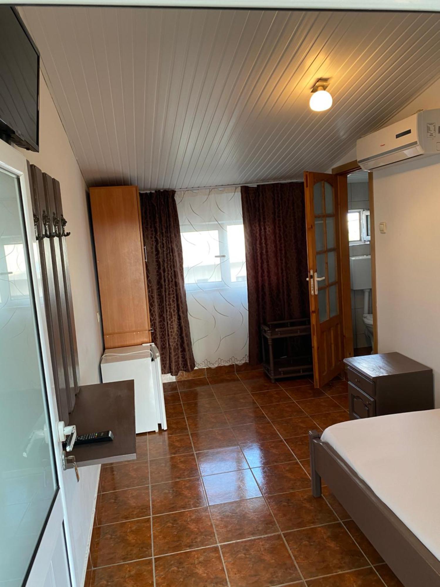 Hotel Casa Ciobi Două Mai Habitación foto