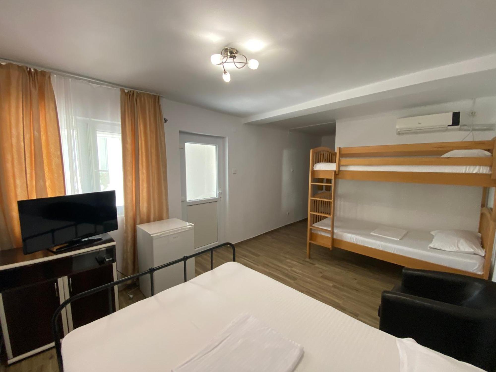 Hotel Casa Ciobi Două Mai Habitación foto